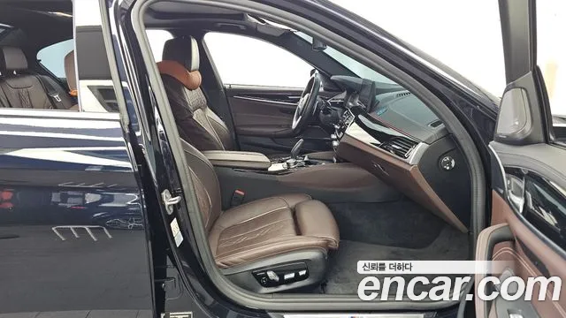 BMW 5-Series 2022 thumb 11