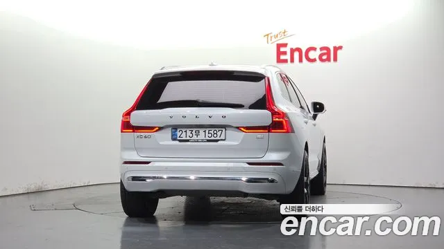 Volvo XC60 2023 thumb 3
