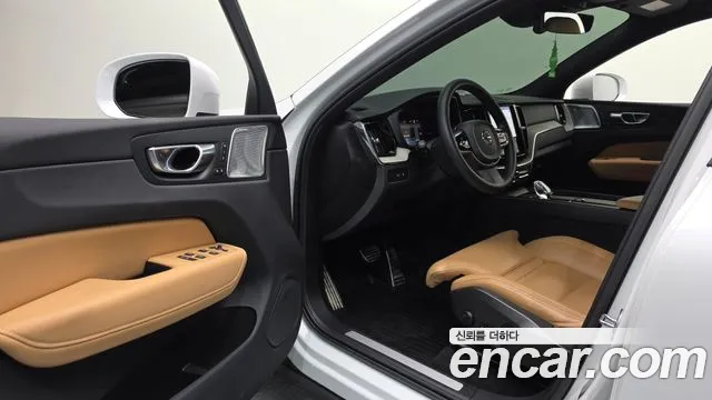 Volvo XC60 2023 thumb 9