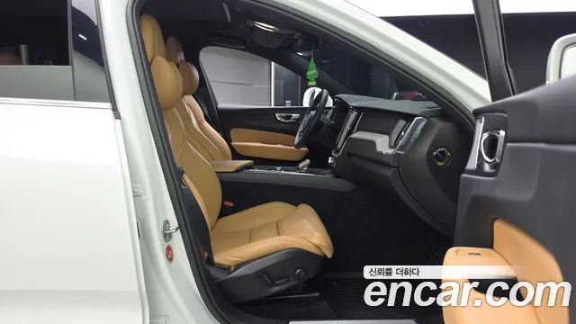 Volvo XC60 2023 thumb 10