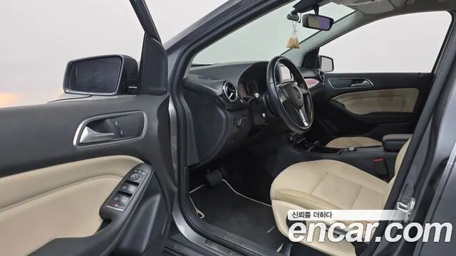 Mercedes-Benz B-Class 2012 thumb 9