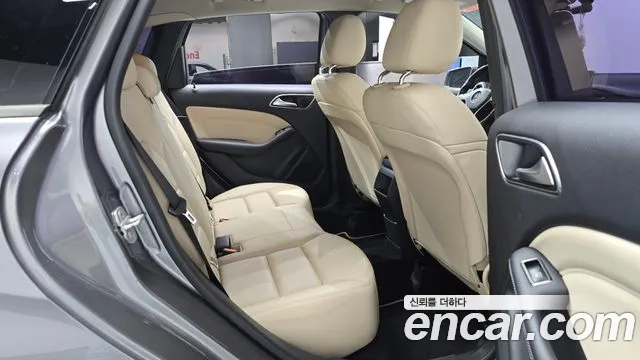 Mercedes-Benz B-Class 2012 thumb 10