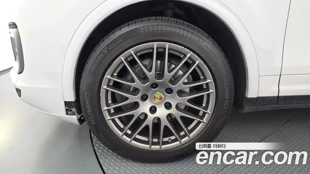 Porsche Cayenne 2017 thumb 5