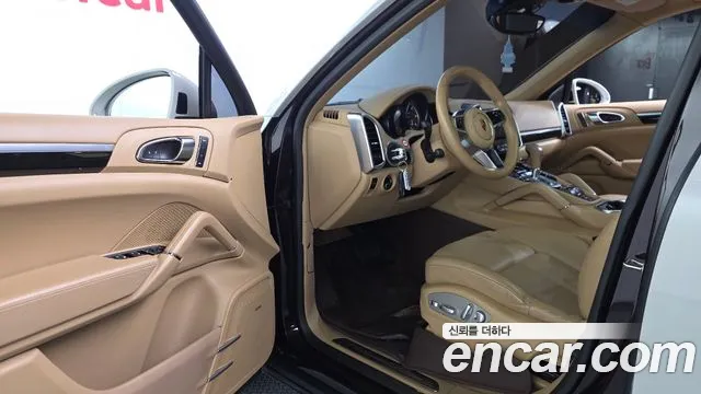 Porsche Cayenne 2017 thumb 10