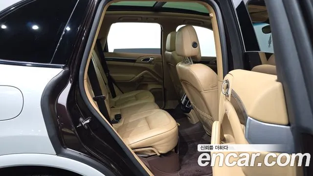 Porsche Cayenne 2017 thumb 12