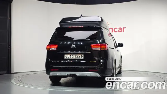Kia Carnival 2017 thumb 4