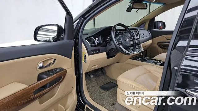 Kia Carnival 2017 thumb 10