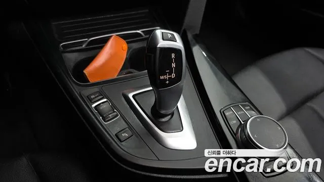 BMW 3-Series 2017 thumb 9