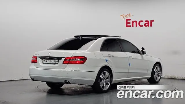 Mercedes-Benz E-Класс 2013 thumb 2