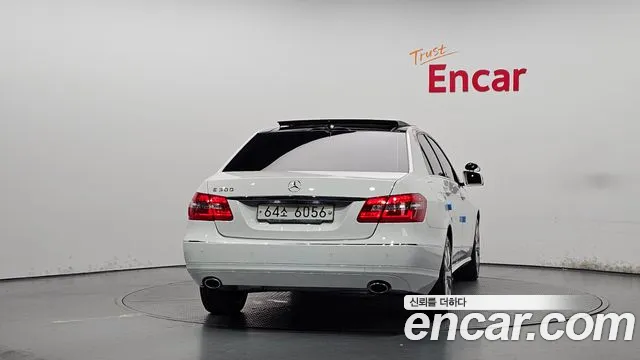 Mercedes-Benz E-Класс 2013 thumb 4