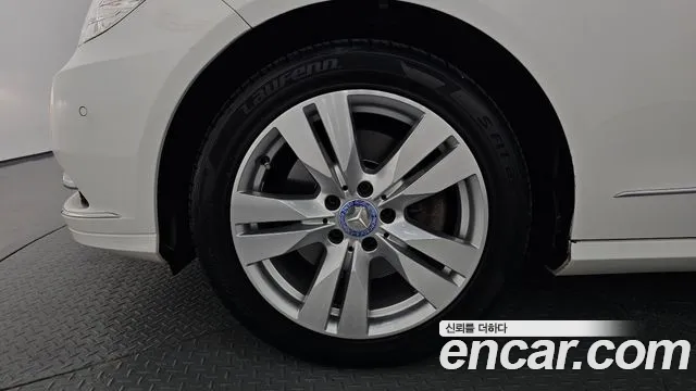 Mercedes-Benz E-Класс 2013 thumb 5