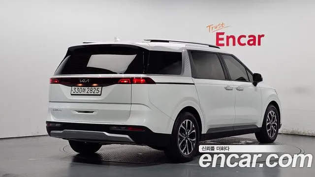 Kia Carnival 2023 thumb 2