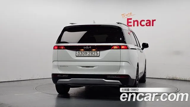 Kia Carnival 2023 thumb 4