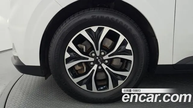 Kia Carnival 2023 thumb 5