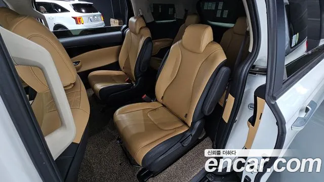 Kia Carnival 2023 thumb 12