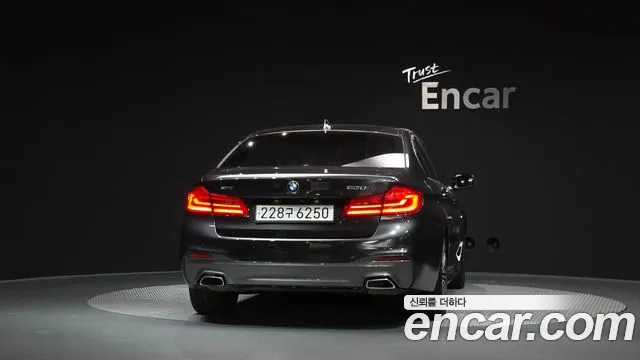 BMW 5-Series 2019 thumb 4