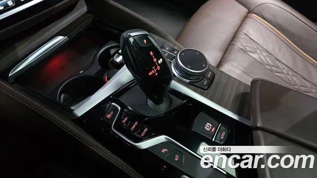 BMW 5-Series 2019 thumb 9