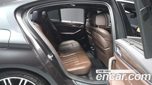BMW 5-Series 2019 thumb 12