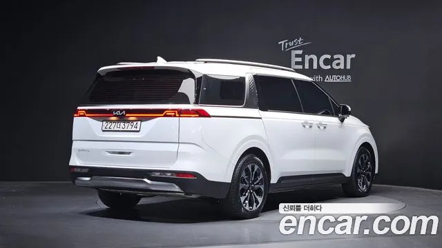 Kia Carnival 2023 thumb 2