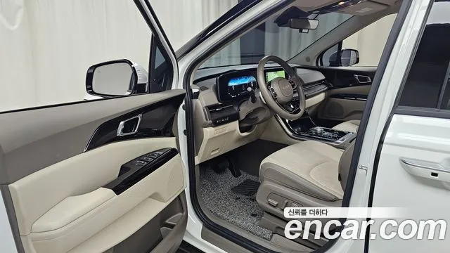 Kia Carnival 2023 thumb 10