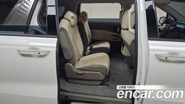 Kia Carnival 2023 thumb 11