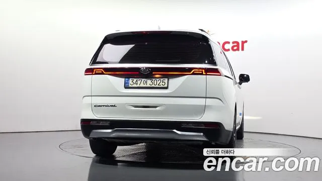 Kia Carnival 2021 thumb 4