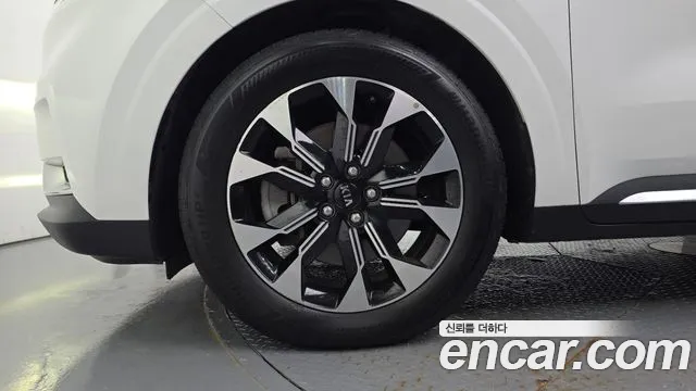 Kia Carnival 2021 thumb 5
