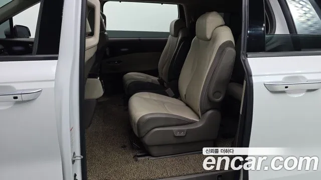 Kia Carnival 2021 thumb 11