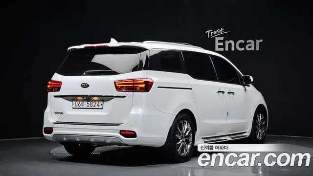 Kia Carnival 2018 thumb 2