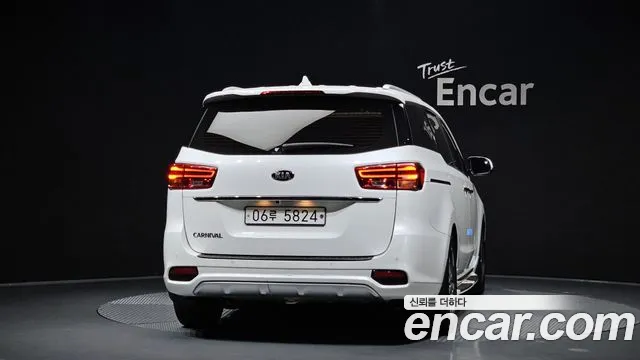 Kia Carnival 2018 thumb 4