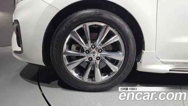 Kia Carnival 2018 thumb 5