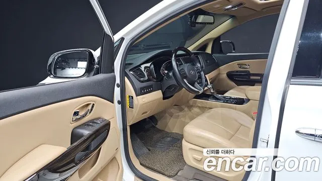 Kia Carnival 2018 thumb 10