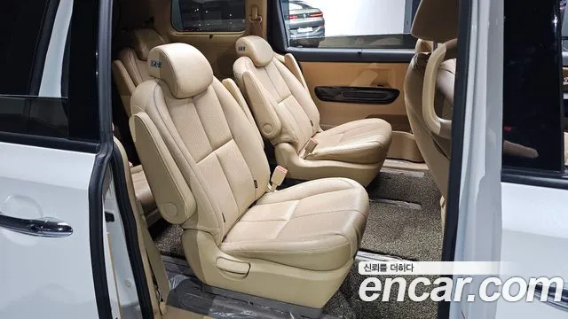 Kia Carnival 2018 thumb 11