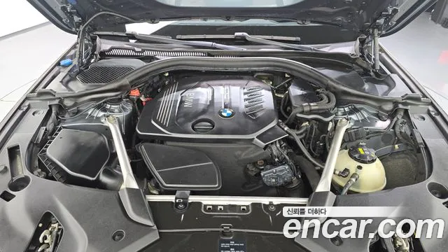 BMW 5-Series 2018 thumb 6