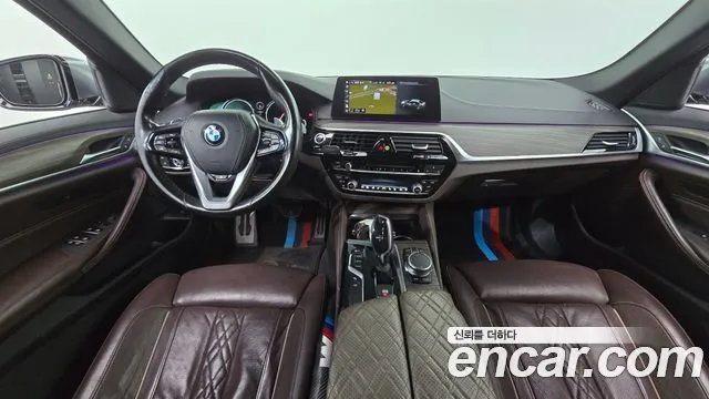 BMW 5-Series 2018 thumb 7