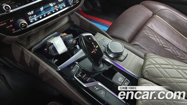 BMW 5-Series 2018 thumb 9
