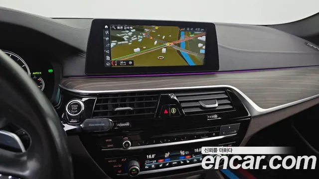 BMW 5-Series 2018 thumb 12