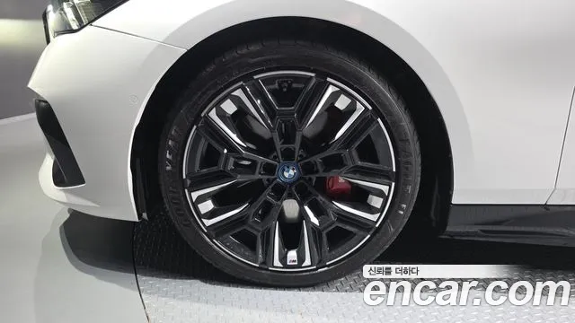 BMW i5 2023 thumb 4