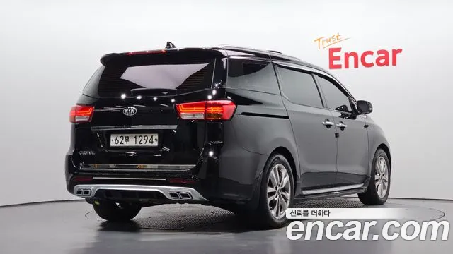 Kia Carnival 2017 thumb 2