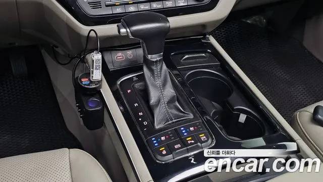 Kia Carnival 2017 thumb 9