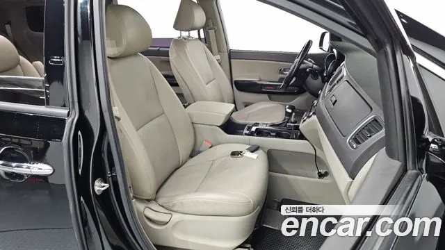 Kia Carnival 2017 thumb 11