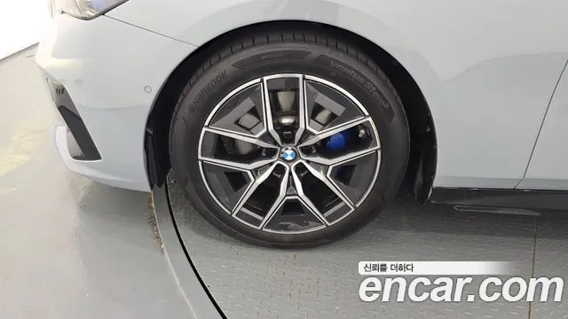 BMW 5-Series 2024 thumb 4