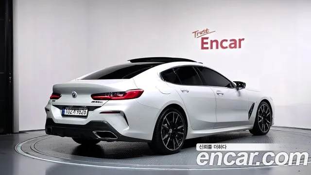 BMW 8-Series 2022 thumb 2