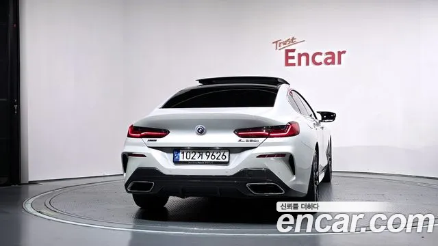 BMW 8-Series 2022 thumb 4