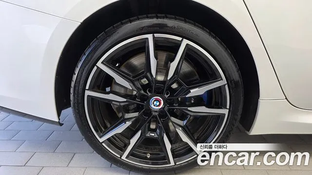BMW 8-Series 2022 thumb 5