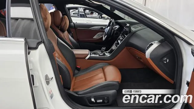 BMW 8-Series 2022 thumb 11
