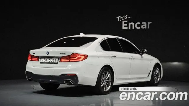 BMW 5-Series 2018 thumb 2