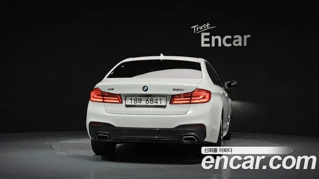 BMW 5-Series 2018 thumb 4