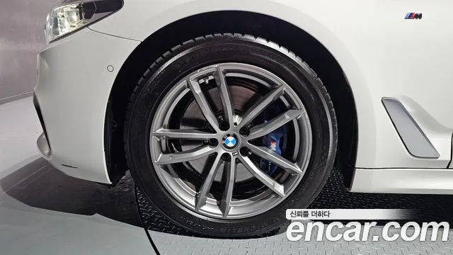 BMW 5-Series 2018 thumb 5