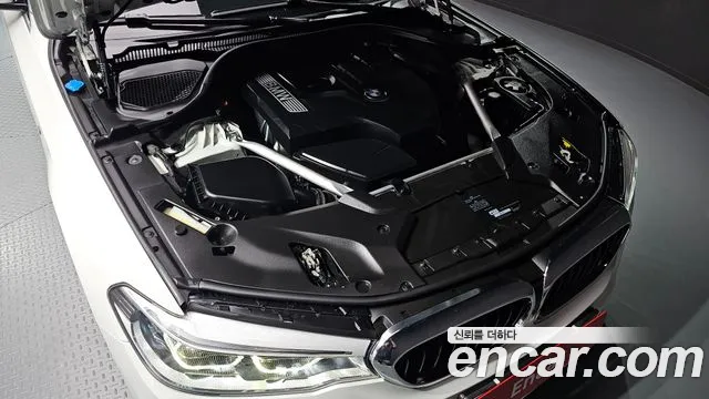 BMW 5-Series 2018 thumb 6
